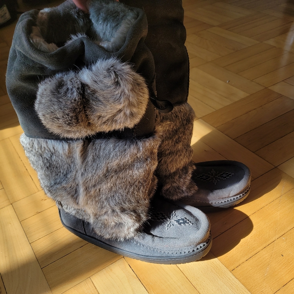 Genuine suede boots with real rabbit fur!
